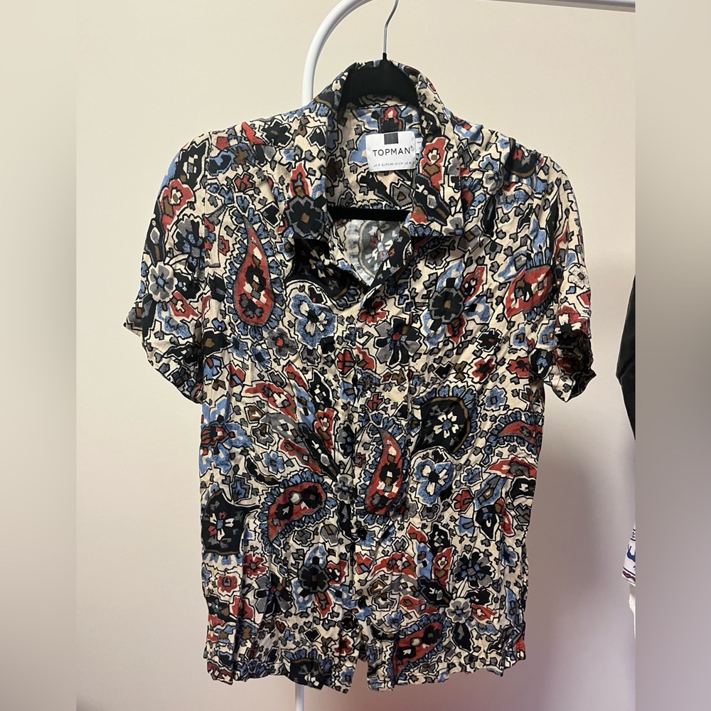Men’s printed / paisley topman t shirt button up

Worn 1-2 times, like new.